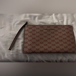 Michael Kors Jet Set Clutch Wristlet